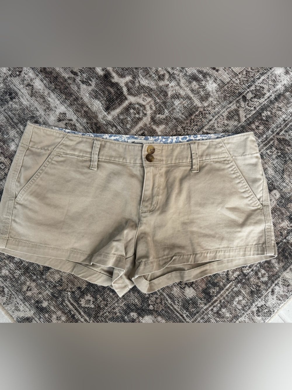 American Eagle low rise khaki shorts (size 8)
